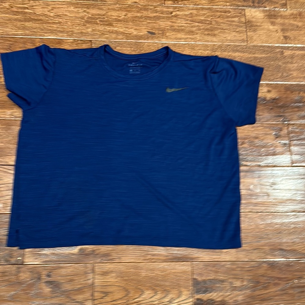 Men’s Nike shirt